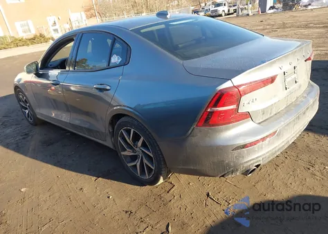 2020 Volvo S60 T5 Momentum z USA, uszkodzony, nr VIN 7JR102FK8LG037142